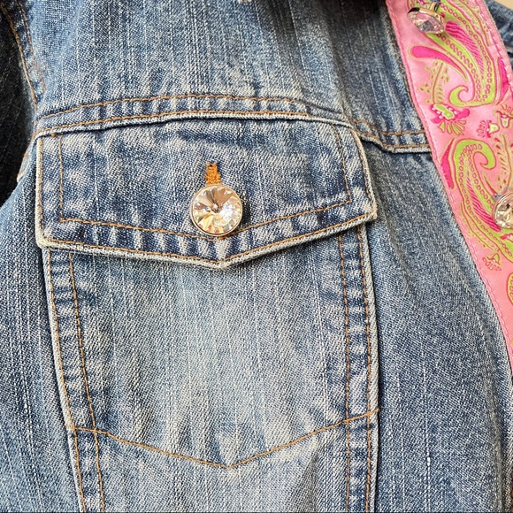 UPCYCLED MED-LT WASH DENIM JEANS JACKET PINK PAISLEY RIBBON AND CRYSTAL BUTTONS - Picture 7 of 10